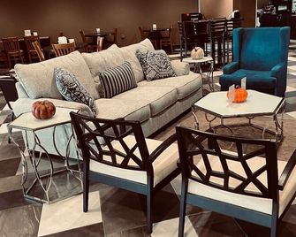Baymont by Wyndham Grand Forks - Grand Forks - Lounge