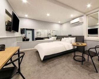 Gamdong Hotel - Busan - Bedroom