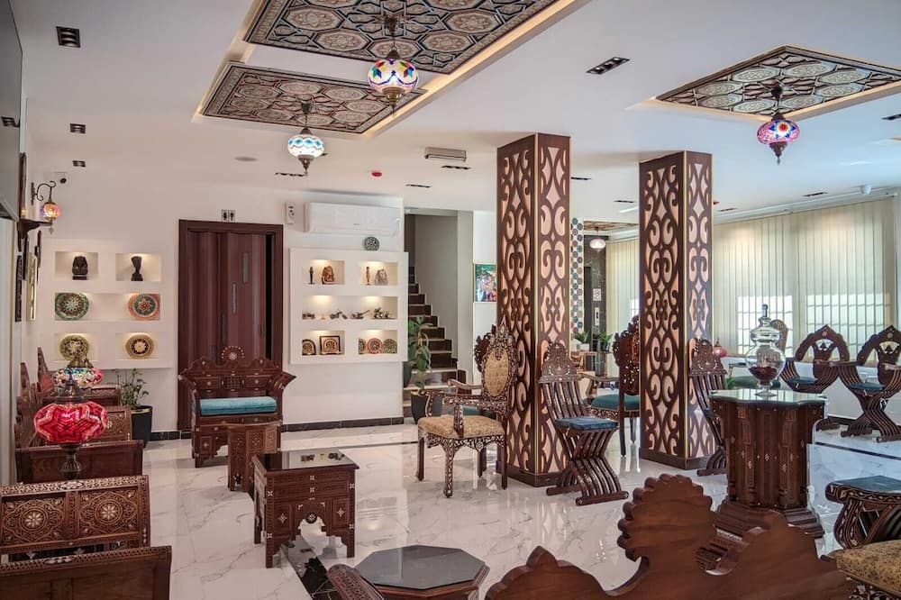 فندق البتراء ليلا