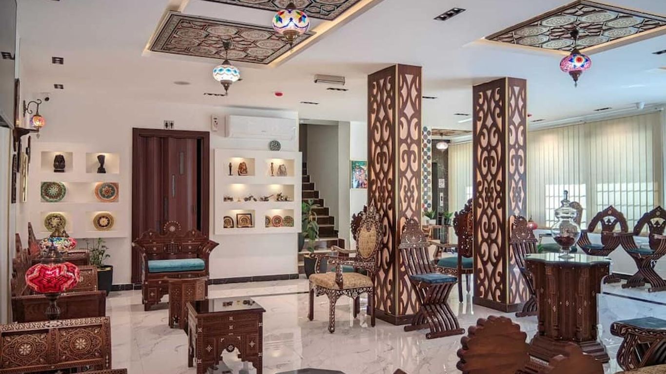 فندق البتراء ليلا