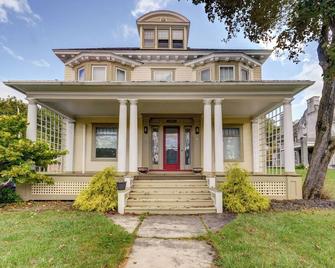 Upstate Affordable Victorian Home - Lots of Space -Long Term Rentals Welcome! - Amsterdam
