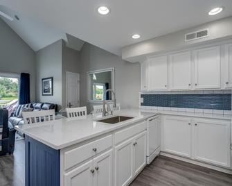 Harbor Villas Waterfront Townhome with Boathouse - Alexandria Bay - Kitchen