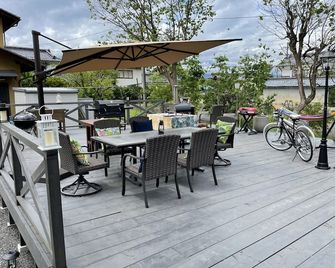 5 minutes from Azumino Interchange! Ideal for families and groups staying together! A private old house that can accommodate up to 14 people in 5 bedrooms! Barbecue available on the terrace! - Matsumoto - Patio