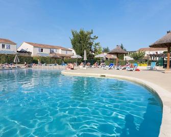 Piscines Extérieures | 10 minutes à pied de Vallon-Pont-d'Arc - Vallon-Pont-d'Arc - Piscina