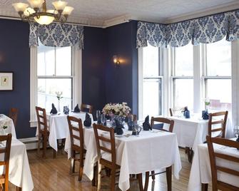 Brewster House Bed & Breakfast - Freeport - Restaurant