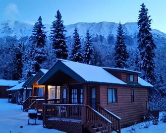 Gwin's Lodge & Roadhouse - Cooper Landing - Building