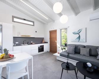 Theros Residence - Anissaras - Wohnzimmer