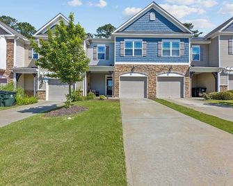 Where Relaxation Meets Home, King Suite Retreat, 14 Mins To Rdu Airport, Pool - Morrisville - Building