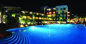 Hotel Caesar Palace - Giardini Naxos - Pool