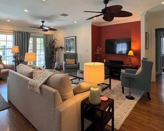 Palm Ridge House with Heated Pool and Cabana Near Beach - West Palm Beach - Sala de estar