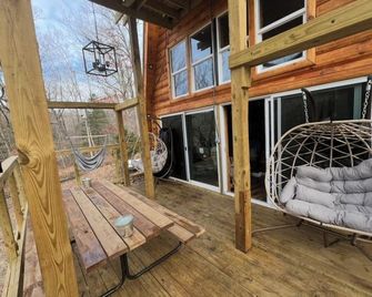 Cabin In The Treetops! - Lancaster - Patio