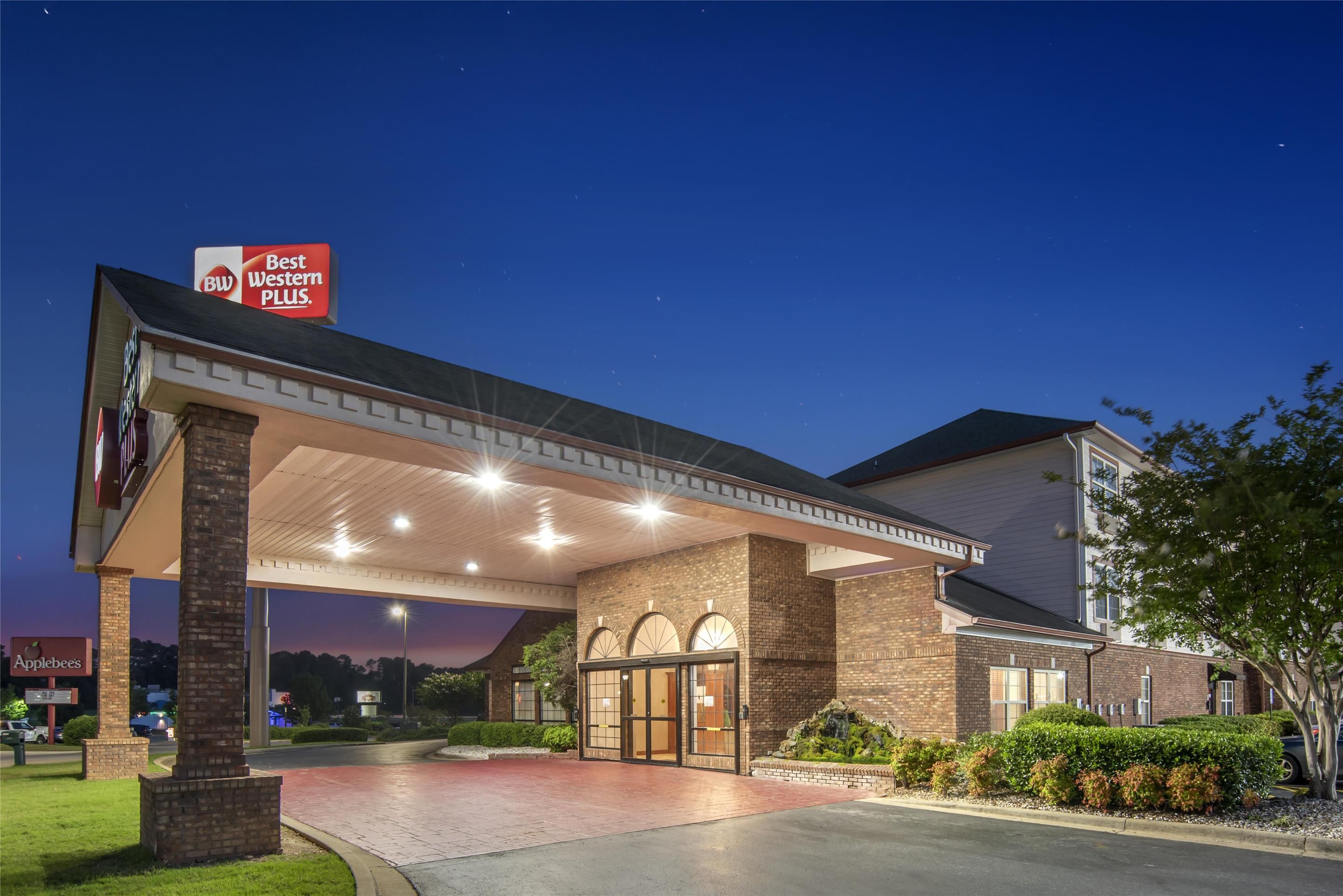 Best Western Plus Bessemer Hotel & Suites - Bessemer - Edificio