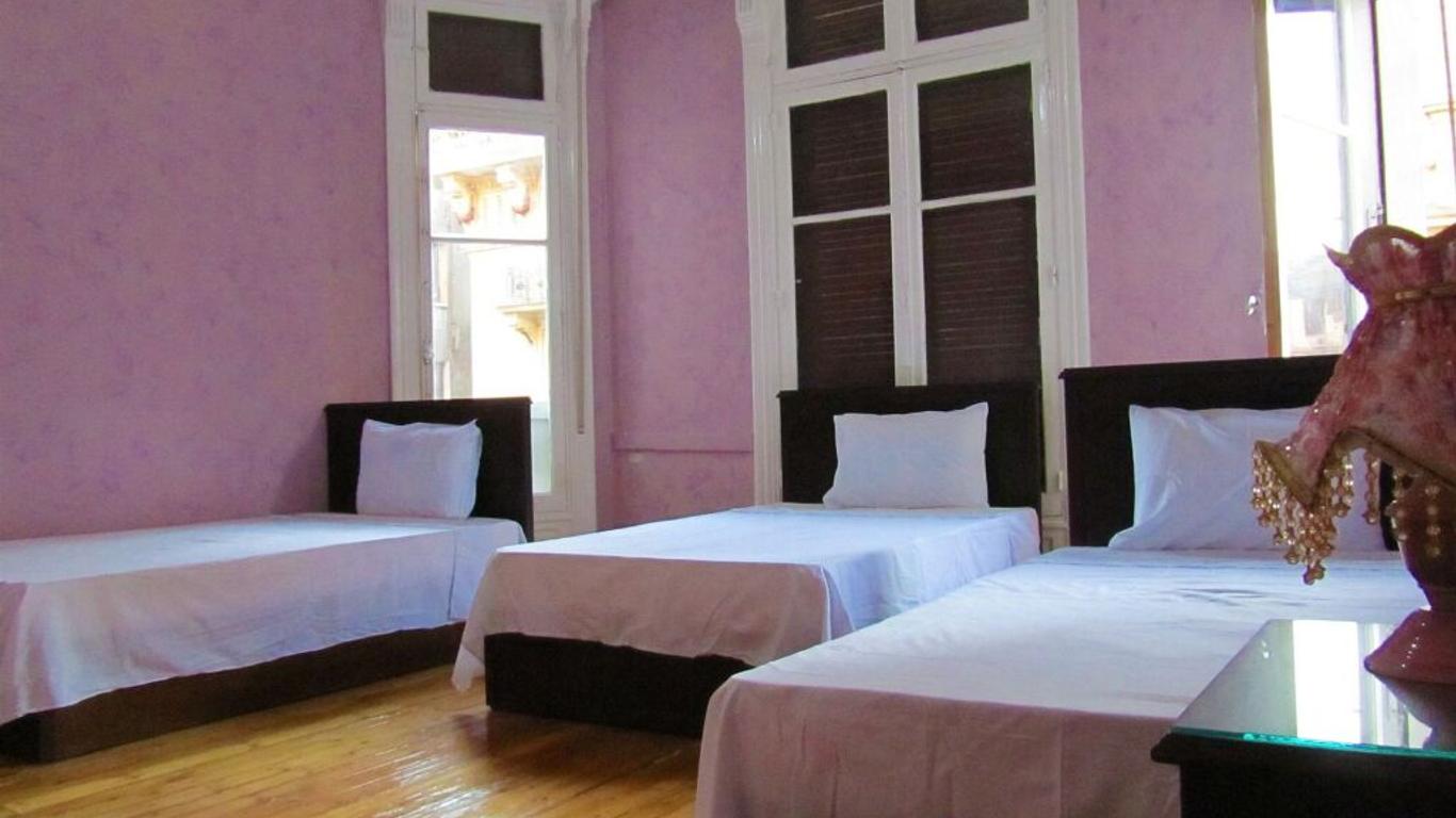 فندق ترافيلرز هاوس