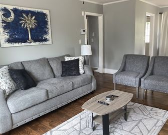 Jim & Mary's - Columbia - Living room