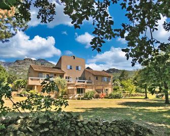 T2 ALIVU in a Corsican villa, comfortable, quiet, with swimming pool. - Calenzana - Building