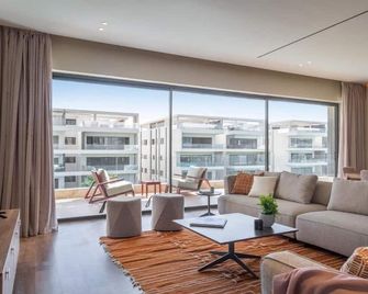 Sakura at Lake View Residence - New Cairo - Living room