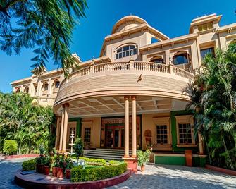 Renest Shraddha Inn - Shirdi - שירדי - בניין