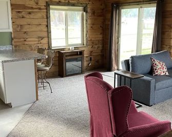 Camas Creek Cottage - Hamilton - Living room