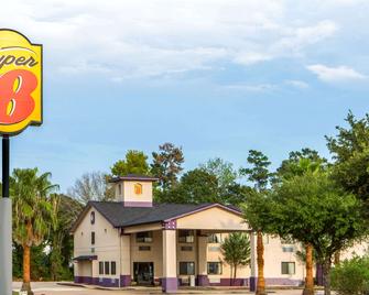 Super 8 by Wyndham Cleveland TX - Cleveland - Building