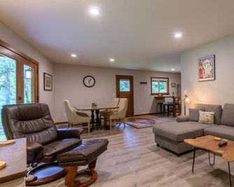 3rd night free on stay before 5/20/26 riverfront - Brightwood - Sala de estar