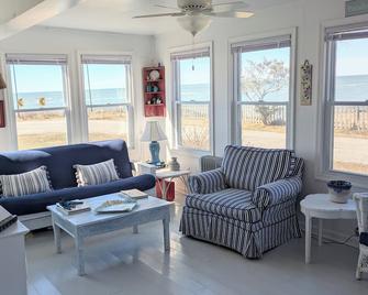 Chesapeake Bay Escape - Exmore - Living room