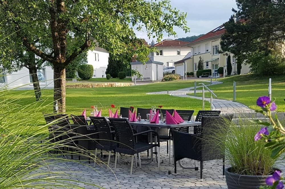 Landhotel Sonnenhalde - Bad Boll - Patio