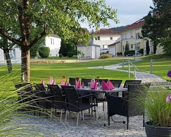 Landhotel Sonnenhalde - Bad Boll - Патіо