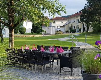 Landhotel Sonnenhalde - Bad Boll - Patio