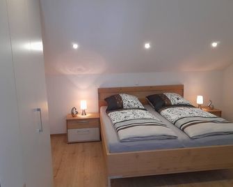 Spacious and family-friendly vacation apartment (pet-friendly) - 艾恩靈 - 臥室