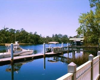 Honeymoon Cottage Steinhatchee Landing Resort - Steinhatchee - Piscina