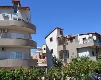 Bino Apartments - Ksamil - Gebäude