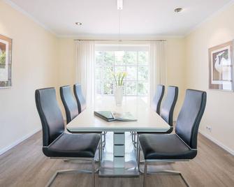 Vacation home Wohlfühloase Büttjebüll in Bordelum for up to 6 people - Bordelum - Comedor
