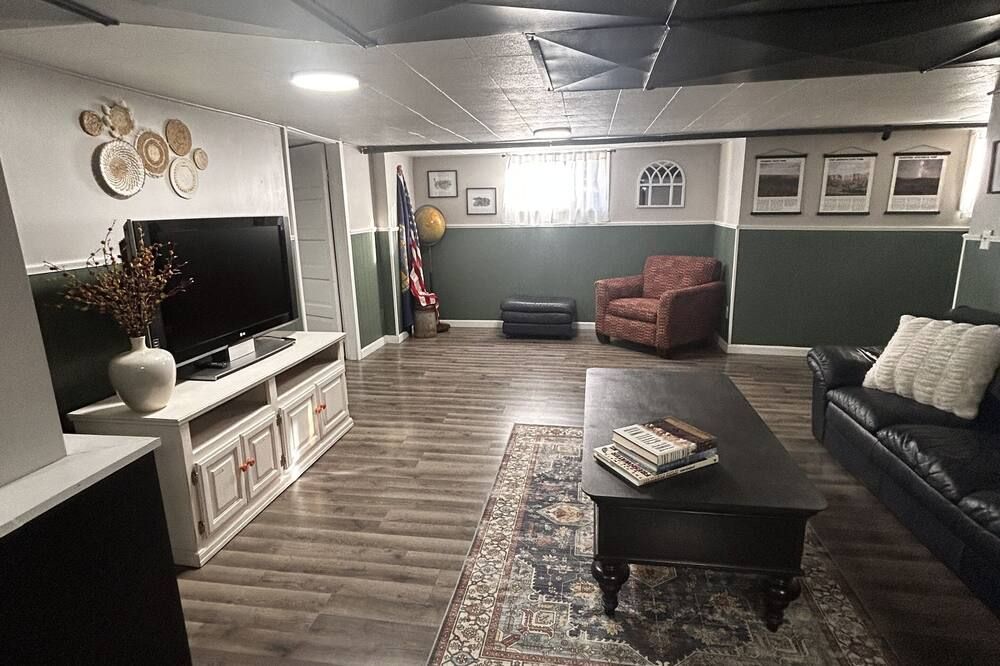 Cozy 2-Bedroom Basement Apartment. Pet Friendly! - Chadron - Sala de estar