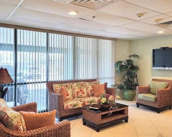 4th-floor studio with partial bay views, heated pool, gym, sauna, balcony, & AC - Ocean City - Lobby