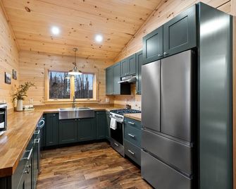 Modern ADK Cabin with Outdoor Sauna in Old Forge - Old Forge - Keuken