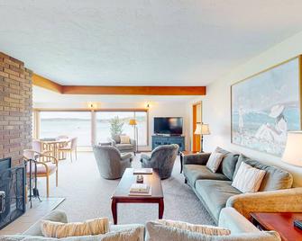 Gleeson's Bay House - Lopez Island - Living room