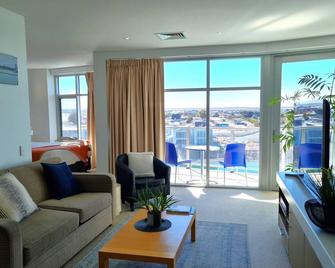 Glam Apartment 21 - Wallaroo - Living room