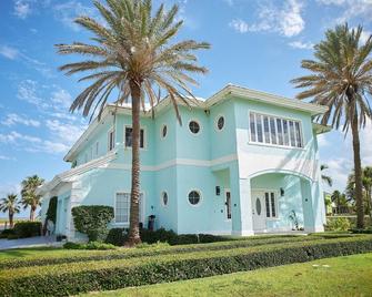 Casa Malaya at Old Bahama Bay - 4 bedroom villa with pool, hot tub & boat dock - West End
