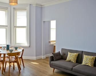 Seaview - Worthing - Living room