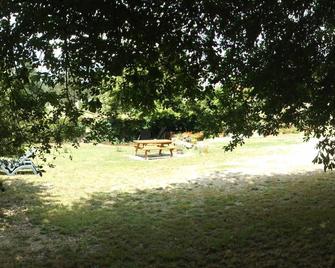 Mon repos à côté de l'eau - Tranquil riverside holiday home - Voulême - Patio