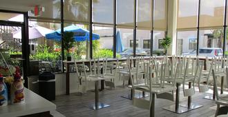 Quality Inn & Suites Kissimmee by The Lake - Kissimmee - Restaurante