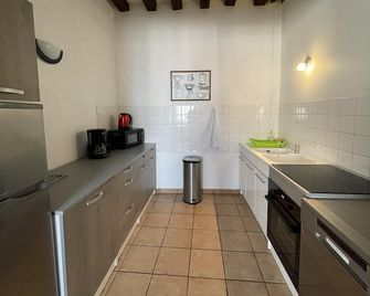 Appartement Le Coche d'Eau Auxerre Les Quais - Auxerre - Kitchen