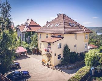 Hotel Katerina - Znaim - Gebäude