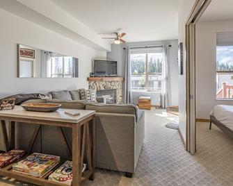 Ground Floor Creekside Condo perfect spot for your family - Pet Friendly! - Lumby - Living room