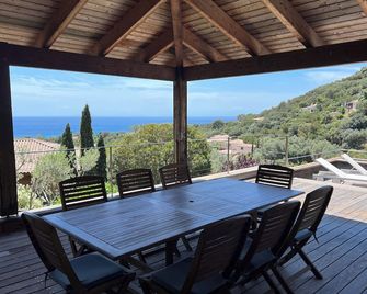 Magnificent sea view villa 500m from the beach and 10min from Porto-Vecchio - Porto-Vecchio - Balcony