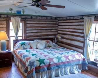 Lovely Pet-Friendly Log Cabin Getaway with Fishing Ponds in Thomaston, Georgia - Thomaston