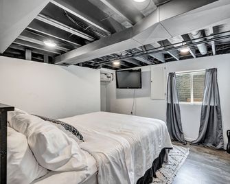 Shadow Lane Tailgate House - Newly Remodeled - Green Bay - Bedroom