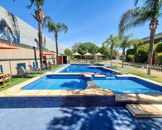 Sandors Motor Inn - Mildura - Piscina