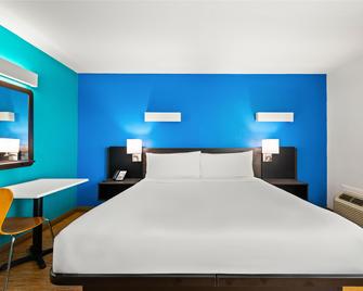Motel 6 Miami. Fl - Miami - Bedroom