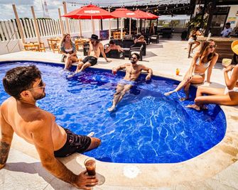 Nomads Party Hotel & Hostel - Cancún